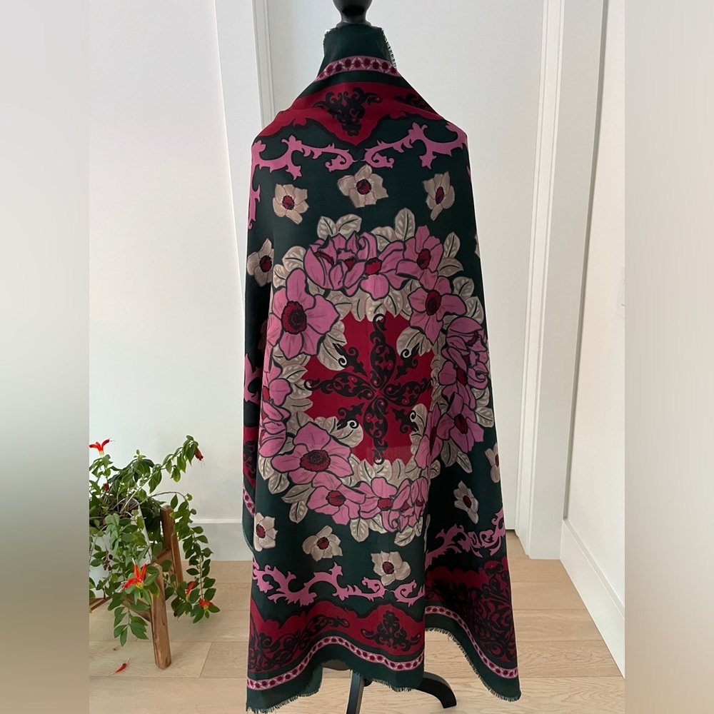 SHAWL SCARF Oversized Floral Classic Pattern Made Italy Fringe Lightweight Chic - Picture 4 of 10